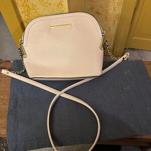 Steve Madden  Cream  crossbody bag  pocket on back & 2 pockets inside  7x10
